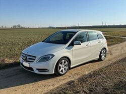 Weiß Gebraucht 2014 Mercedes B180 Van / Kleinbus | 9.499 € (Guter Preis)