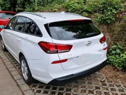 Weiß Gebraucht 2019 Hyundai i30 Kombi | 16.200 €