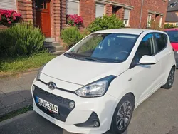Weiß Gebraucht 2016 Hyundai i10 YES! Kleinwagen | 7.200 € (Guter Preis)