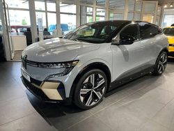 Grau Gebraucht 2024 Renault Mégane Iconic Limousine | 38.800 € (Etwas zu teuer)