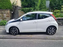 Weiß Gebraucht 2020 Toyota Aygo X-play Kleinwagen | 10.200 € (Fairer Preis)
