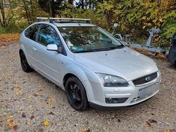 Silber Gebraucht 2006 Ford Focus Titanium Limousine | 700 € (Fairer Preis)
