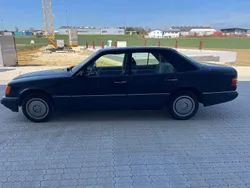Blau Gebraucht 1992 Mercedes E200 Limousine | 4.799 €