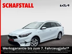 Weiss ((wd) cararraweiss) Gebraucht 2024 Kia Ceed Sportswagon Comfort Kombi | 22.479 € (Superpreis)