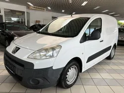 Weiß Gebraucht 2011 Peugeot Partner Van / Kleinbus | 3.990 € (Teuer)