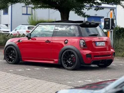 Rot Gebraucht 2011 Mini John Cooper Works Kleinwagen | 12.900 € (Teuer)