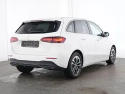 Polarweiss Gebraucht 2024 Mercedes B200 Progressive Van / Kleinbus | 31.834 € (Guter Preis)