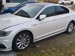 Weiß Gebraucht 2016 VW Passat R-line Limousine | 19.500 €