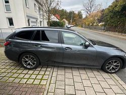 Grau Gebraucht 2020 BMW 318 Advantage Kombi | 16.600 € (Etwas zu teuer)