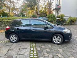 Schwarz Gebraucht 2011 Toyota Auris Hybrid Life Limousine | 10.200 € (Etwas zu teuer)