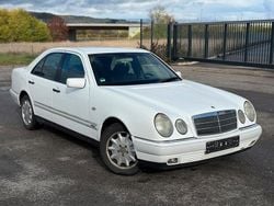 Weiß Gebraucht 1996 Mercedes E280 Limousine | 4.699 € (Etwas zu teuer)