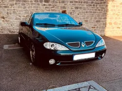 Grün Gebraucht 2001 Renault Mégane Cabriolet Cabrio | 3.100 € (Teuer)