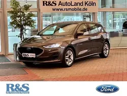 Grau Gebraucht 2022 Ford Focus Cool & Connect Limousine | 15.900 € (Guter Preis)