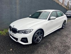 Weiß Gebraucht 2019 BMW 330 M Sport Limousine | 18.500 €