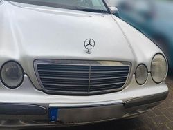 Silber Gebraucht 2002 Mercedes E220 Classic Kombi | 2.300 € (Fairer Preis)