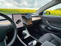 Grau Gebraucht 2020 Tesla Model 3 Limousine | 19.200 € (Teuer)