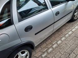 Silber Gebraucht 2000 Opel Corsa Comfort Limousine | 800 € (Guter Preis)