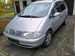 Silber Gebraucht 1999 VW Sharan Van / Kleinbus | 2.200 €