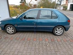 Blau Gebraucht 1995 Peugeot 306 Kleinwagen | 1.500 €