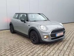 Grau Gebraucht 2017 Mini Metropolitan Limousine | 9.999 €