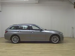 Grau Gebraucht 2022 BMW 320 Shadowline Kombi | 25.980 € (Superpreis)
