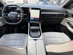 Schwarz Gebraucht 2024 Renault Espace Iconic Van / Kleinbus | 36.999 € (Teuer)