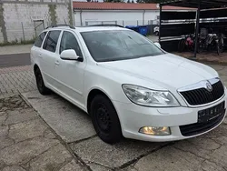 Weiß Gebraucht 2013 Skoda Octavia Best of Kombi | 5.200 € (Guter Preis)