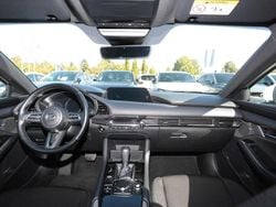 Weiß Gebraucht 2022 Mazda 3 Selection Limousine | 23.680 € (Fairer Preis)