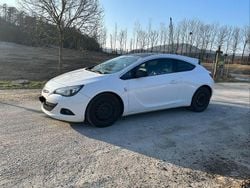 Weiß Gebraucht 2013 Opel Astra GTC OPC Limousine | 8.200 € (Teuer)