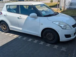 Weiß Gebraucht 2011 Suzuki Swift Club Limousine | 2.550 € (Teuer)