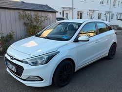 Weiß Gebraucht 2015 Hyundai i20 Classic Kleinwagen | 7.500 € (Fairer Preis)