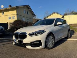 Weiß Gebraucht 2020 BMW 118 Sport Line Kleinwagen | 19.990 € (Fairer Preis)