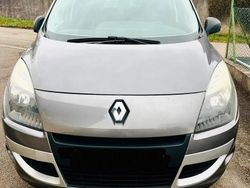 Grau Gebraucht 2011 Renault Mégane Limousine | 4.200 €