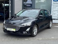 Obsidianschwarz metallic (metallic) Gebraucht 2022 Ford Focus Cool & Connect Limousine | 15.590 € (Guter Preis)