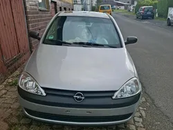 Silber Gebraucht 2002 Opel Corsa Kleinwagen | 500 €