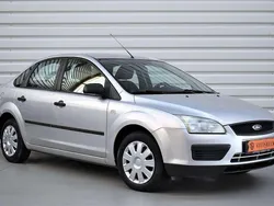Silber Gebraucht 2006 Ford Focus Trend Limousine | 5.990 €