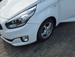 Weiß Gebraucht 2015 Kia Carens DREAM-TEAM Edition Van / Kleinbus | 9.200 € (Fairer Preis)