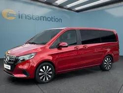 Rot Gebraucht 2024 Mercedes EQV300 Van / Kleinbus | 54.199 € (Teuer)