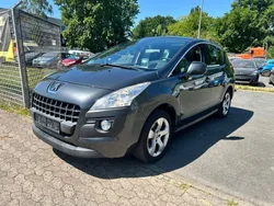 Grau Gebraucht 2011 Peugeot 3008 Premium Van / Kleinbus | 3.990 € (Guter Preis)