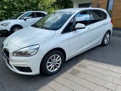 Weiß Gebraucht 2016 BMW 218 Active Tourer Advantage Van / Kleinbus | 11.999 € (Fairer Preis)
