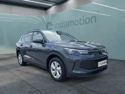 Grau Gebraucht 2024 VW Tiguan SUV | 36.800 € (Fairer Preis)