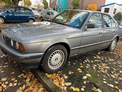 Grau Gebraucht 1991 BMW 525 Basis Limousine | 3.999 €