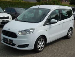 Frostweiß Gebraucht 2016 Ford Tourneo Courier Trend Van / Kleinbus | 6.890 € (Fairer Preis)