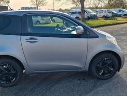 Grau Gebraucht 2012 Toyota iQ Kleinwagen | 2.798 € (Guter Preis)