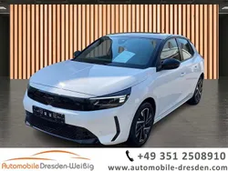 Weiß weiß (metallic) Gebraucht 2024 Opel Corsa GS Line Limousine | 15.880 € (Guter Preis)