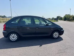 Grau Gebraucht 2006 Citroën Xsara Picasso Exclusive Van / Kleinbus | 2.400 € (Fairer Preis)