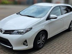 Weiß Gebraucht 2015 Toyota Auris Touring Sports Kombi | 14.800 €