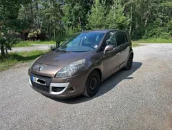 Braun Gebraucht 2010 Renault Scénic III Van / Kleinbus | 1.950 € (Guter Preis)