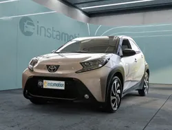 Beige Gebraucht 2024 Toyota Aygo Team Kleinwagen | 16.789 € (Etwas zu teuer)