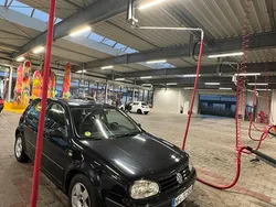 Schwarz Gebraucht 2000 VW Golf IV Kleinwagen | 1.300 € (Fairer Preis)
